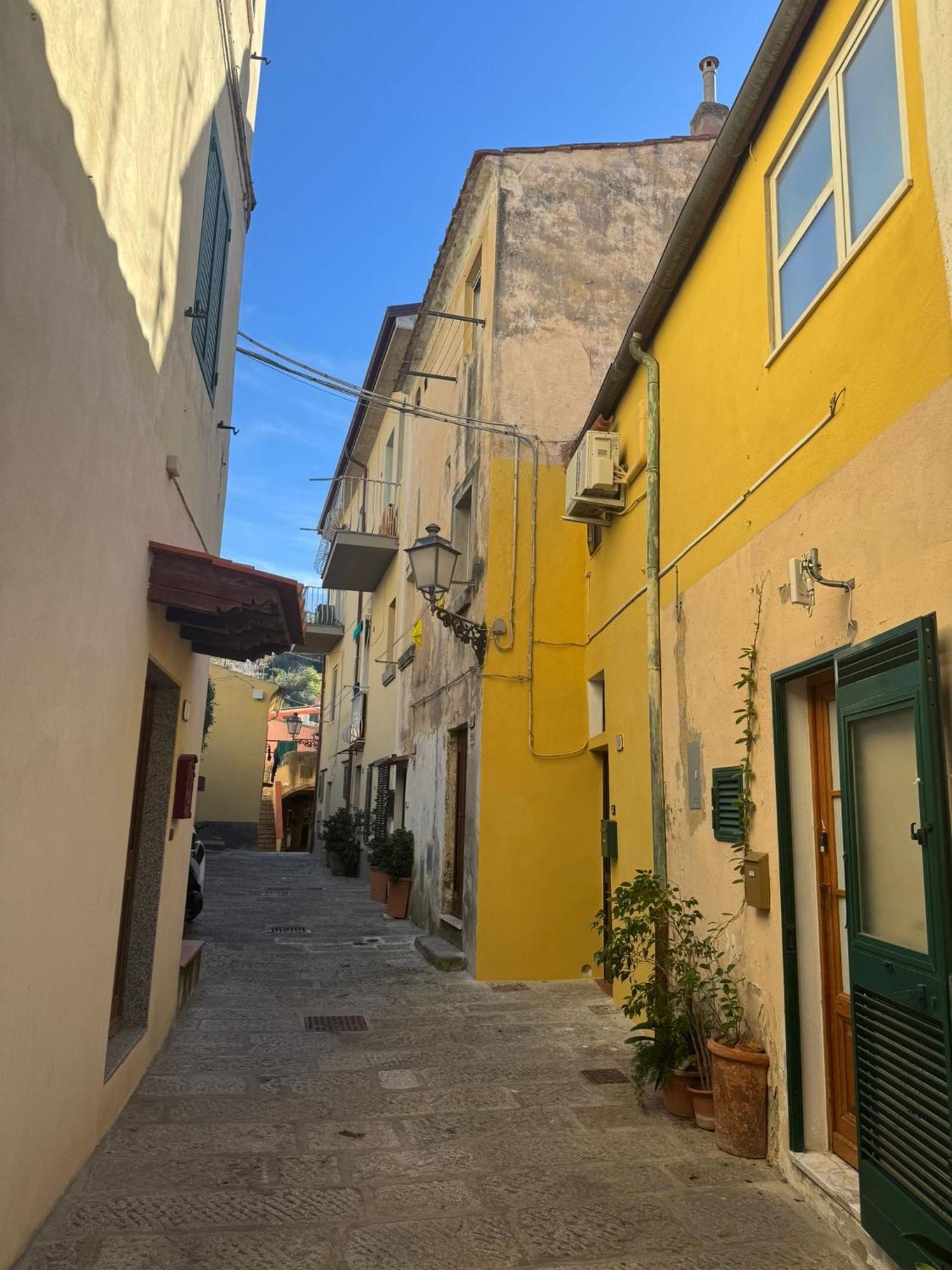 Appartamento La Casa Di Chiara Porto Azzurro Eksteriør billede