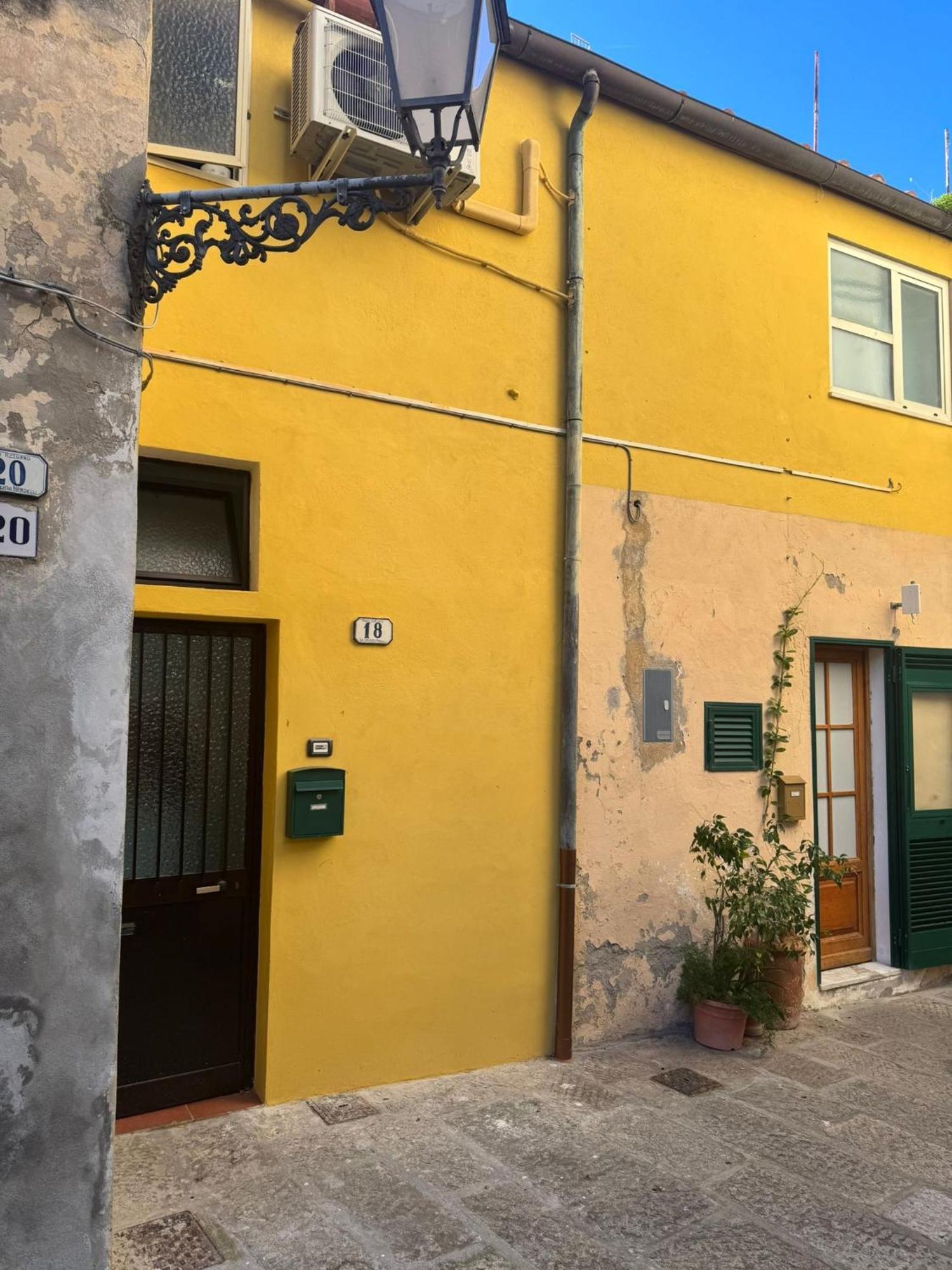 Appartamento La Casa Di Chiara Porto Azzurro Eksteriør billede
